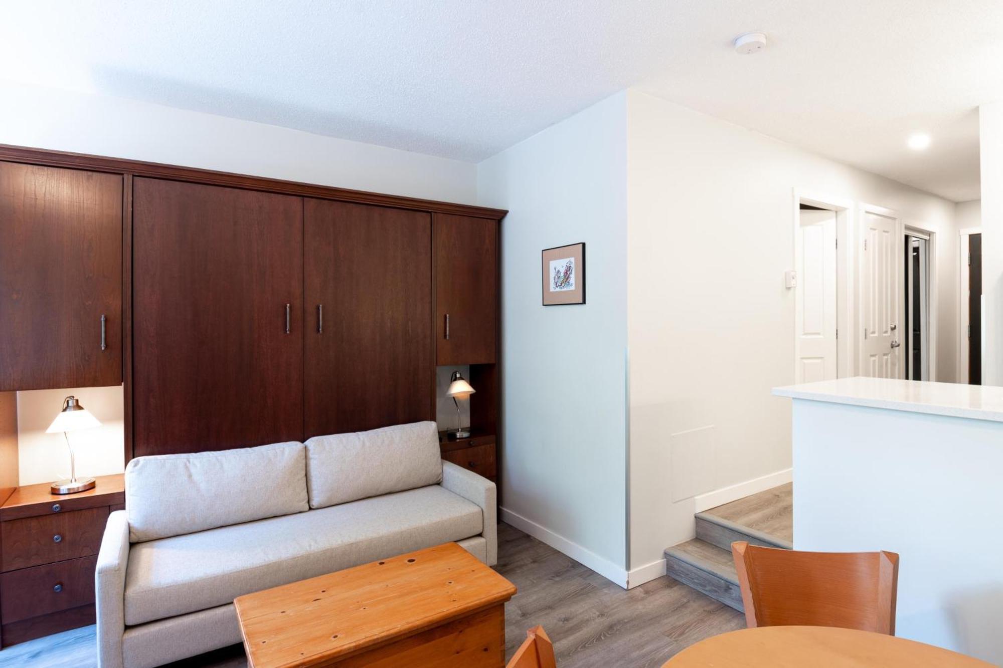Alpenglow Lodge Family Studio With Murphy Bed By Mva Whistler Exterior foto