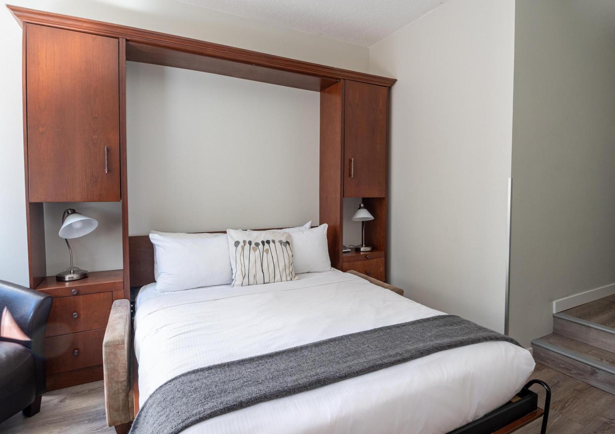 Alpenglow Lodge Family Studio With Murphy Bed By Mva Whistler Exterior foto