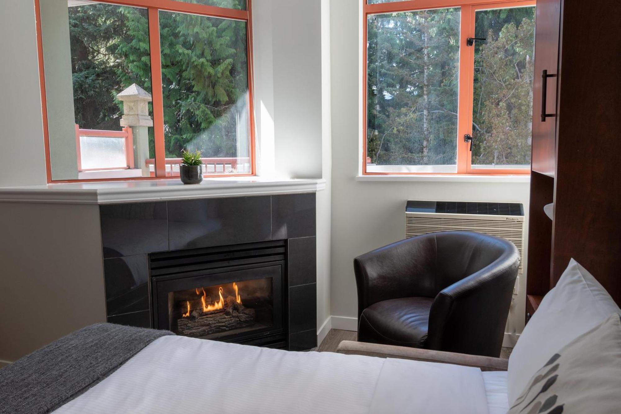 Alpenglow Lodge Family Studio With Murphy Bed By Mva Whistler Exterior foto